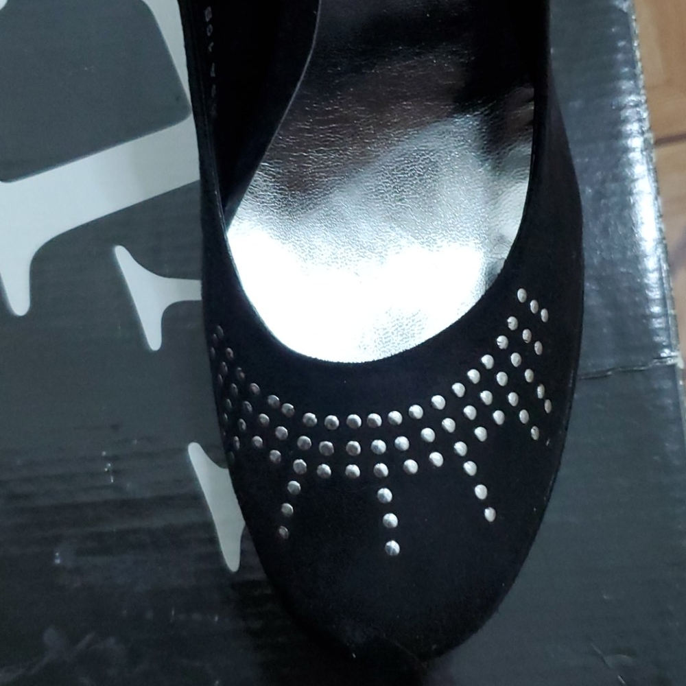 Shoes - Picture 2 of 5